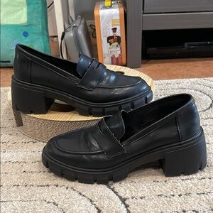 Elegant Black Cushionaire Platform Loafers Size 8